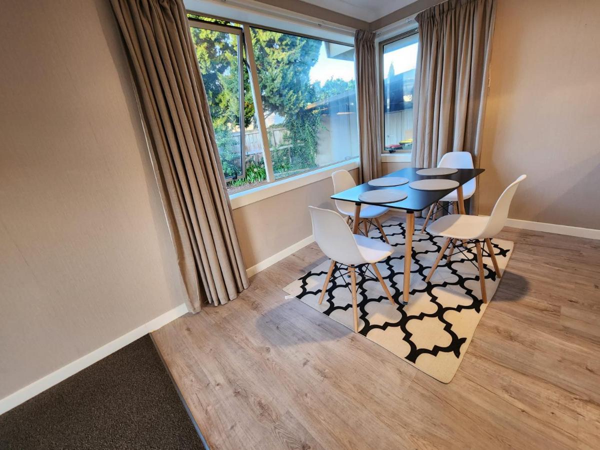 Endeavour Adventures Apartment Хамилтън Екстериор снимка