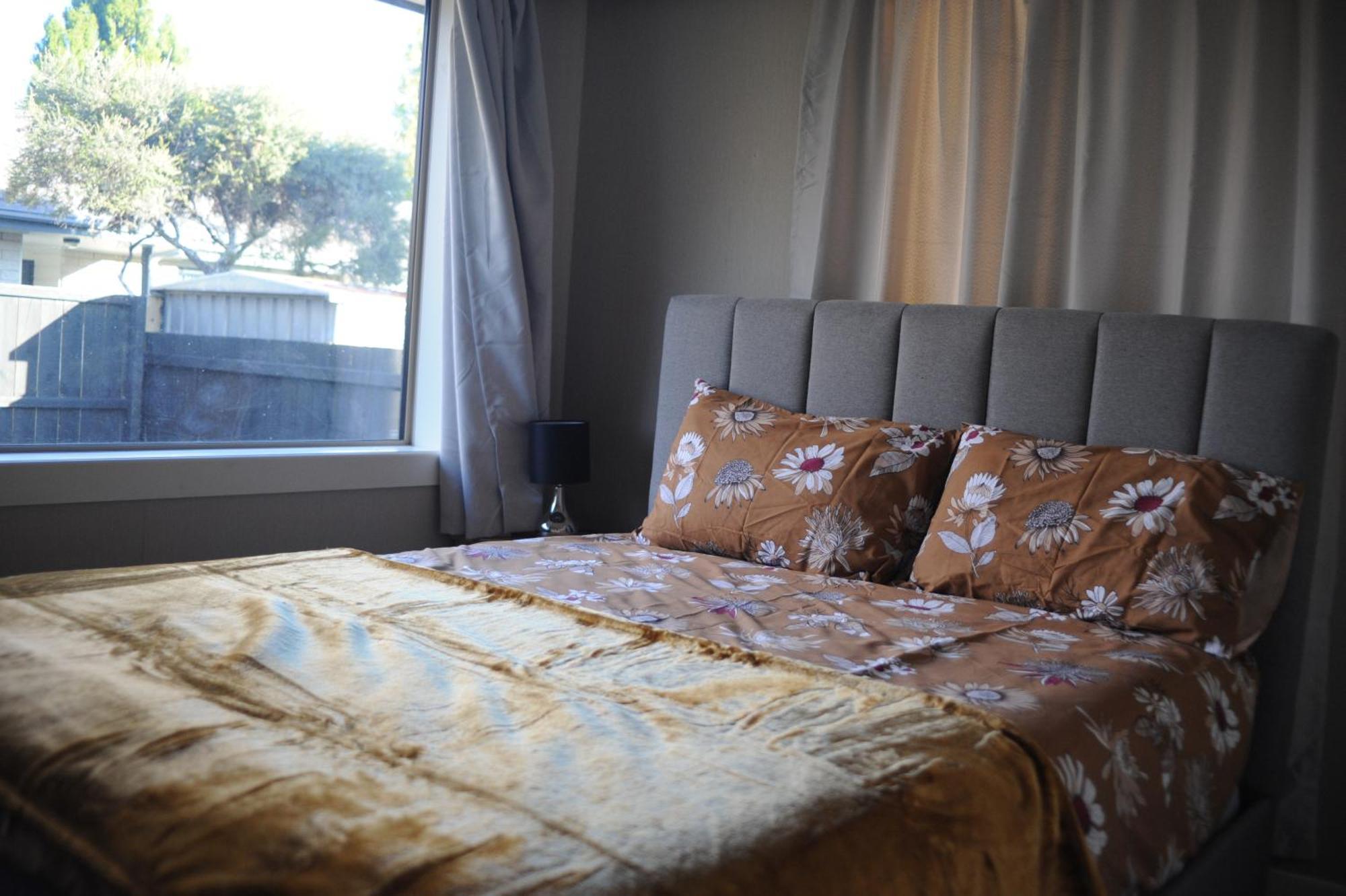 Endeavour Adventures Apartment Хамилтън Екстериор снимка