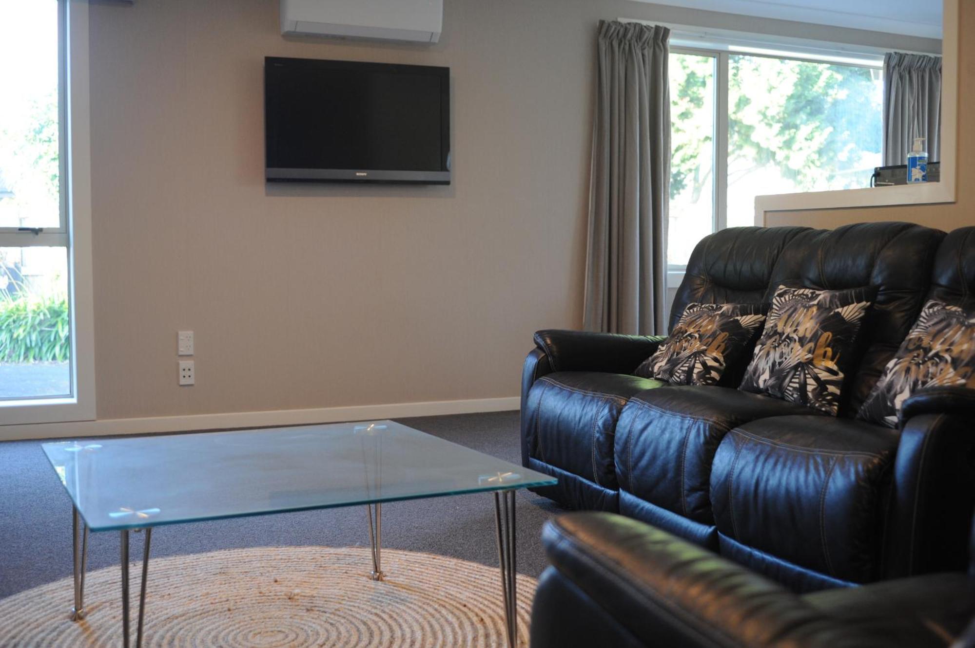 Endeavour Adventures Apartment Хамилтън Екстериор снимка